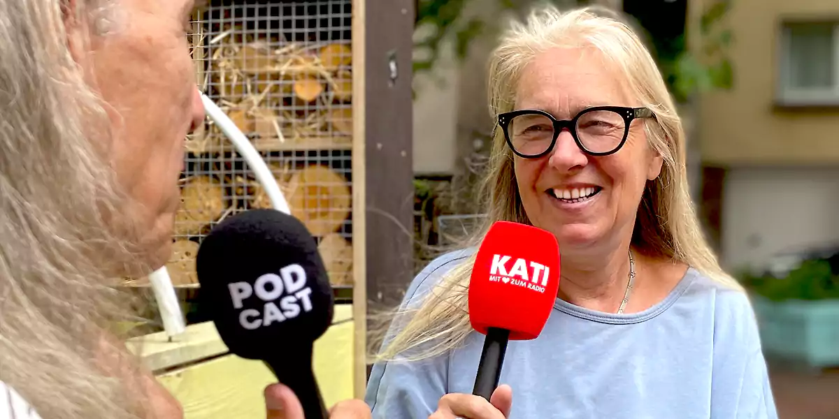 Kerstin Glathe und Ralph Klein zeichneten die Podcast-Episode über den Kolonialismus in der Casinostraße in Witten auf. (Foto; Marek Schirmer)